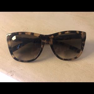 Gorgeous -NEW -BOBBI BROWN tortoise sunglasses.